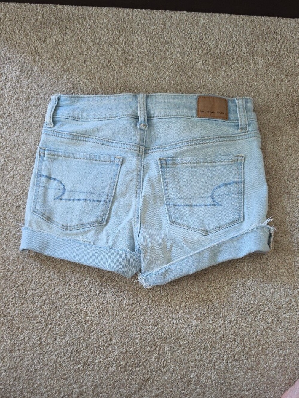 American Eagle Light Wash Denim Women’s Shorts - Picture 2 of 2
